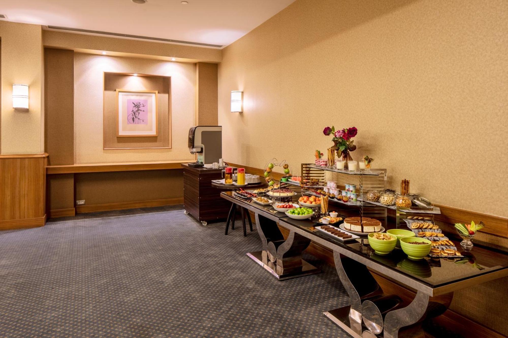 Holiday Inn Sisli By Ihg Istanbul Eksteriør billede