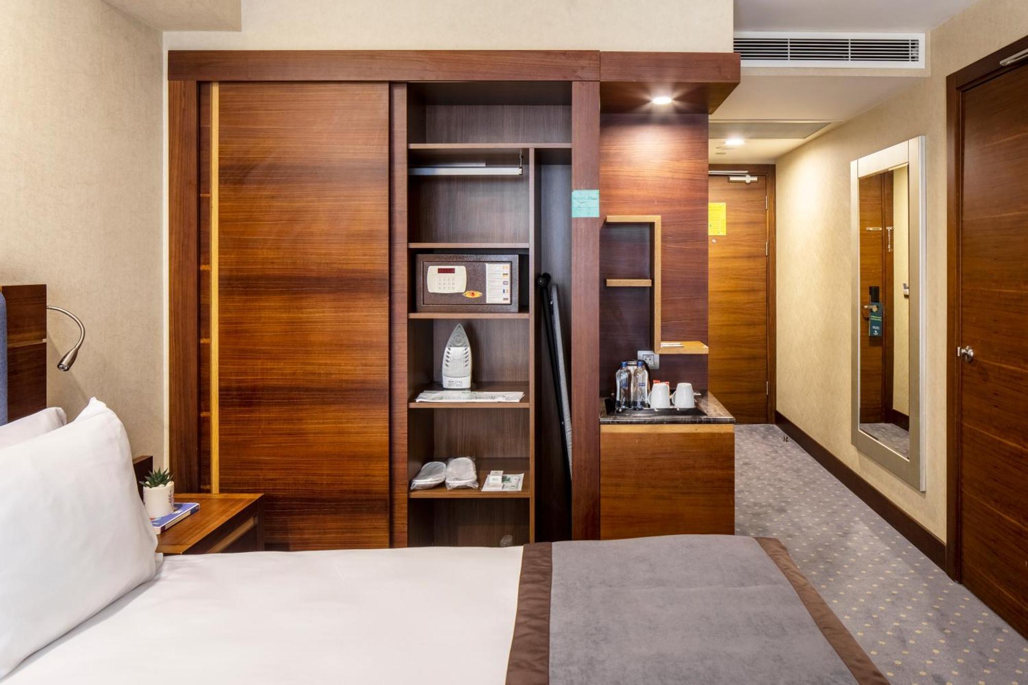 Holiday Inn Sisli By Ihg Istanbul Eksteriør billede