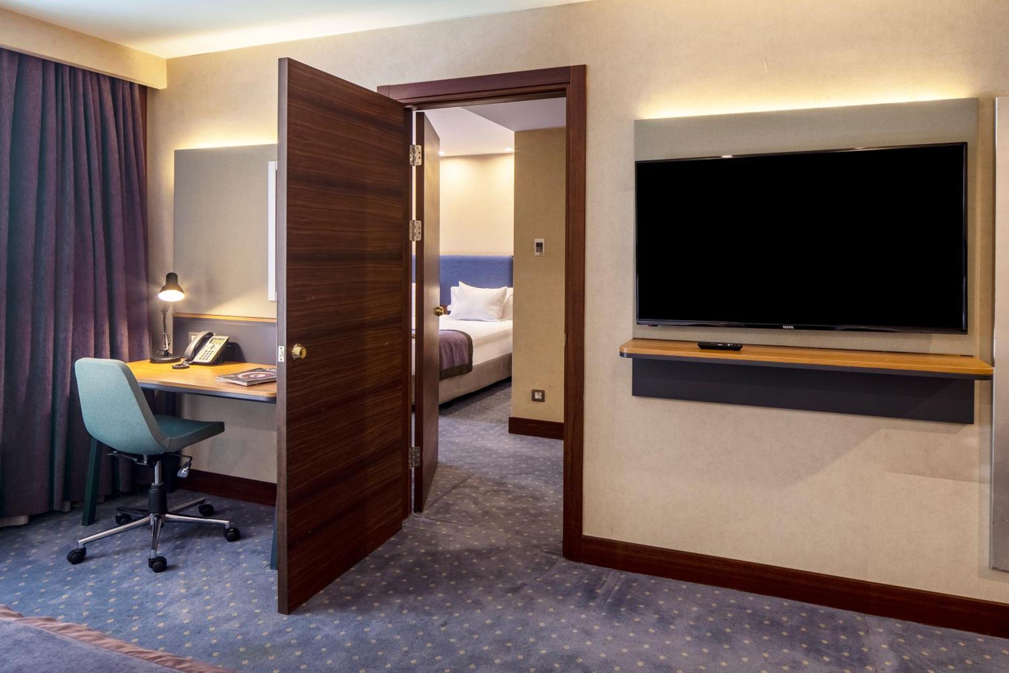 Holiday Inn Sisli By Ihg Istanbul Eksteriør billede