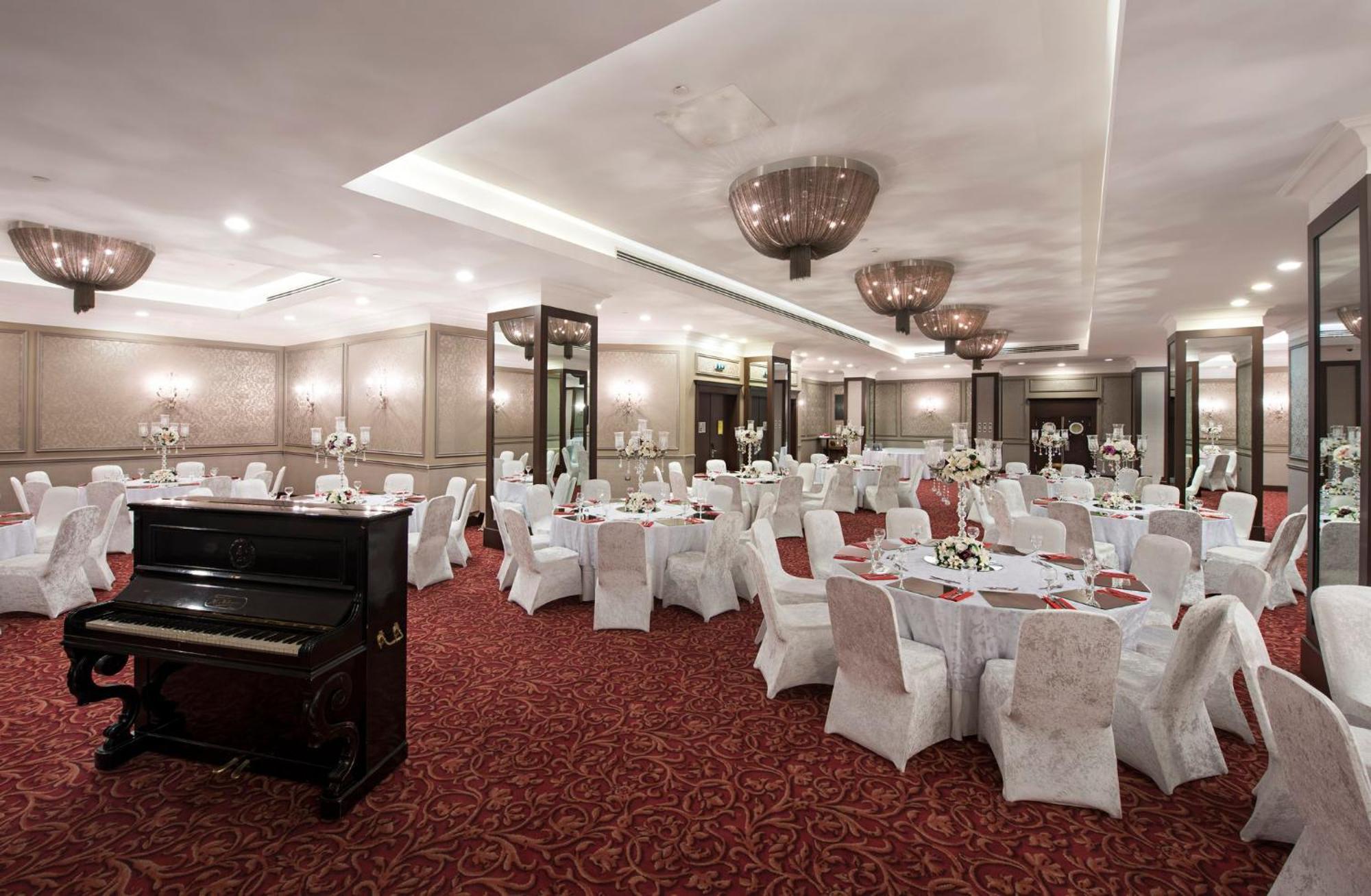 Holiday Inn Sisli By Ihg Istanbul Eksteriør billede
