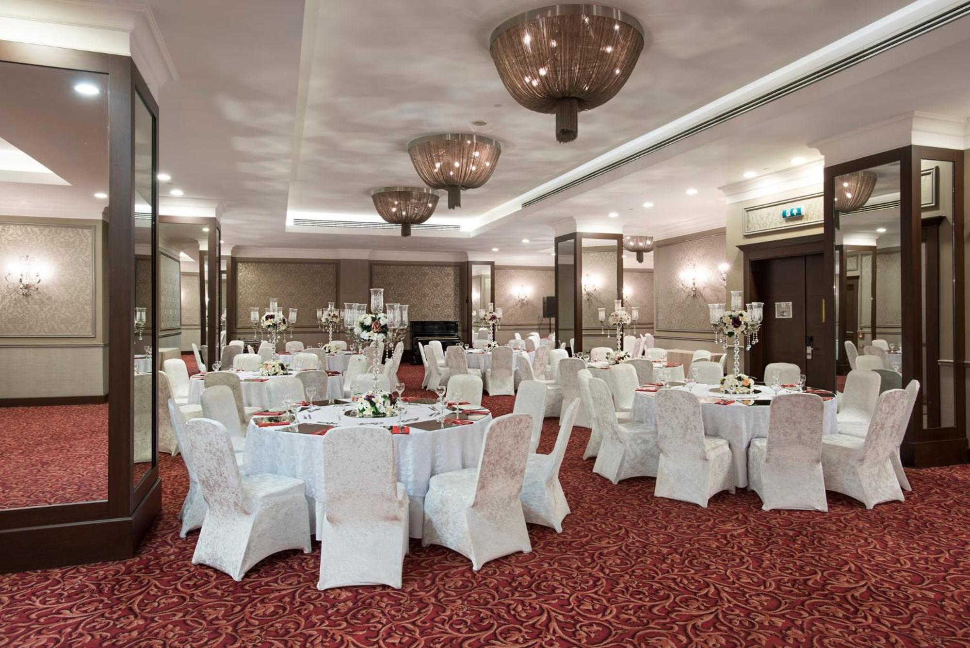 Holiday Inn Sisli By Ihg Istanbul Eksteriør billede