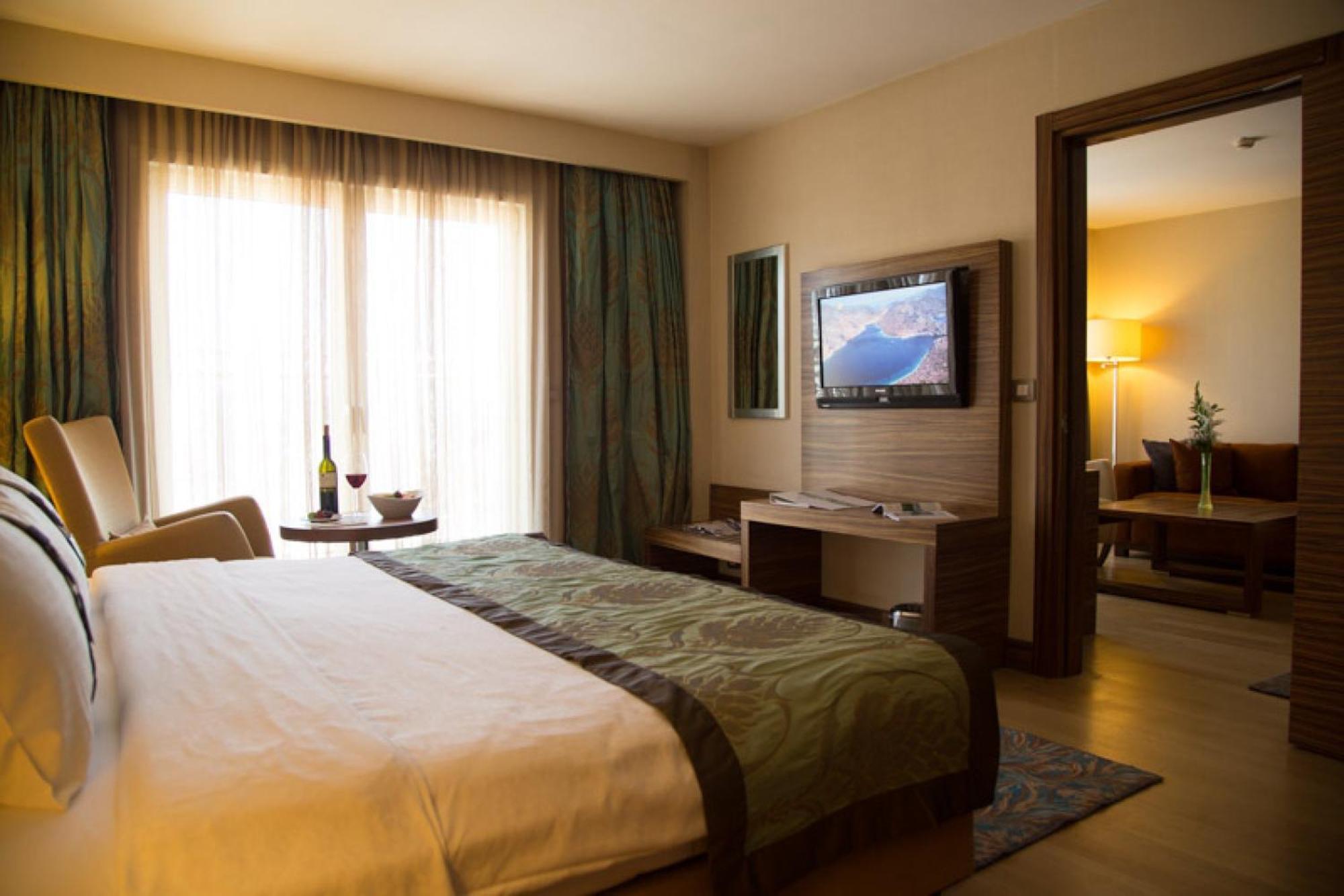 Holiday Inn Sisli By Ihg Istanbul Eksteriør billede